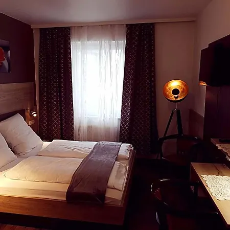 Wacker Szálloda 3*